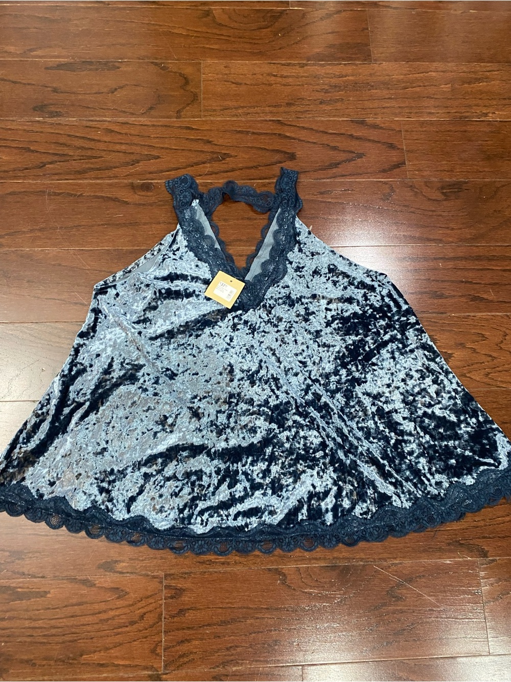 POL Harlow Flowy Lace & Crushed Velvet Tank Top M